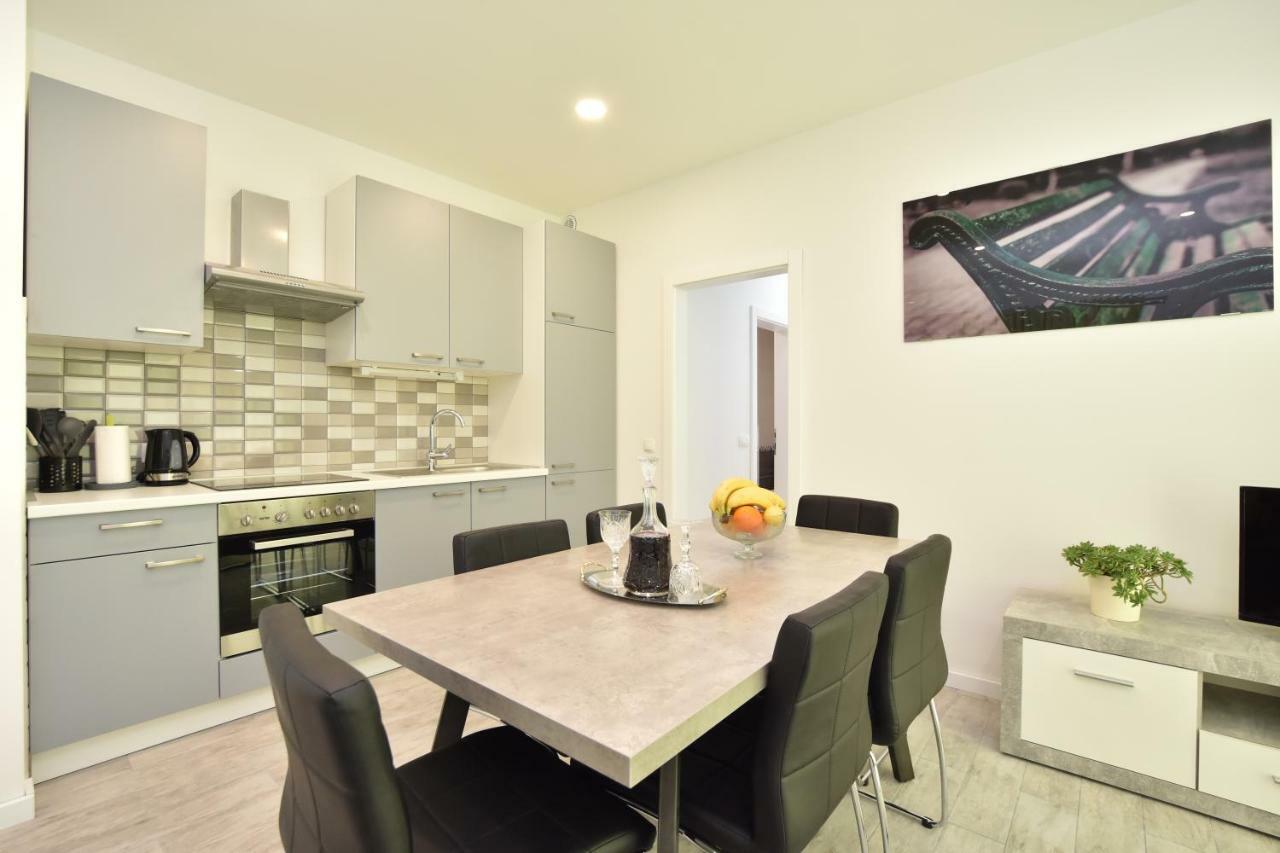 Apartmani Iva&Ante Dugi Rat Exteriér fotografie
