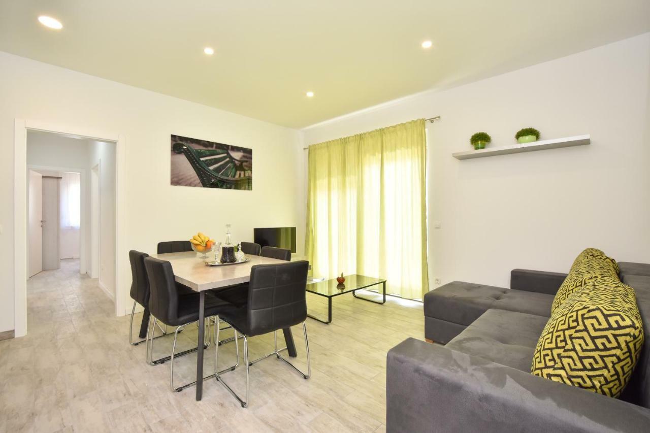 Apartmani Iva&Ante Dugi Rat Exteriér fotografie