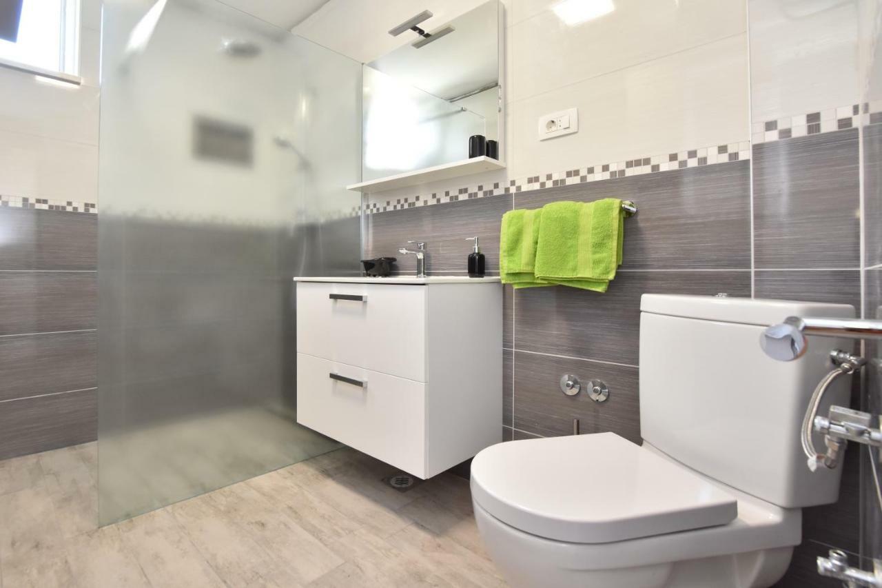 Apartmani Iva&Ante Dugi Rat Exteriér fotografie